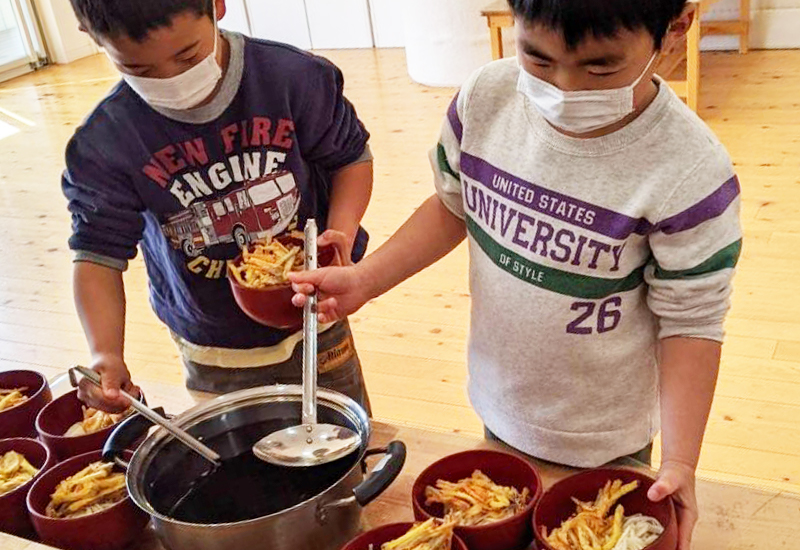 昼食の様子